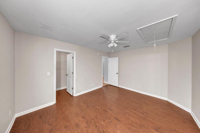 Foto del edificio - 5086 Greyfield Pl N