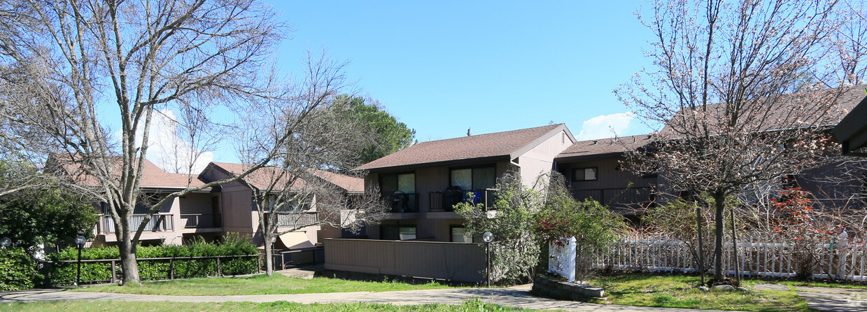 Building Photo - Cambridge Oaks Apartments