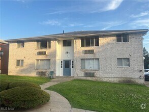 Building Photo - 2000 Woodlawn Ave NW