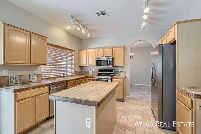 Building Photo - **COMING SOON 2/20/25**Spacious Summerlin ...