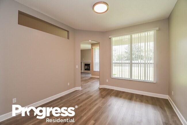 Foto del edificio - 1514 Falkland Rd E