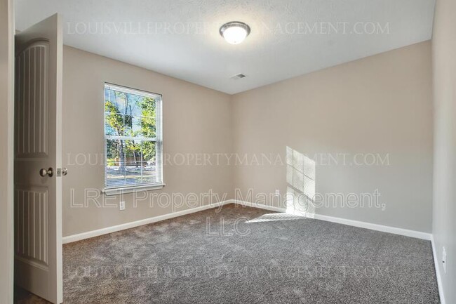 Building Photo - 108 Family Trl