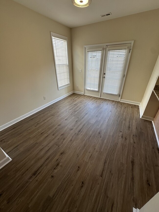 Foto del edificio - 3 bd 2.5 ba Townhome