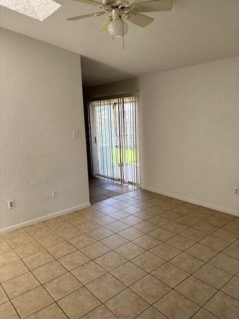 Building Photo - 1402 Ashley Dr