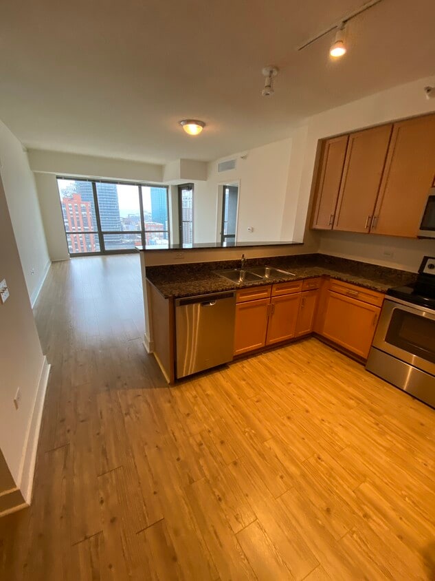 Photo - 600 S Dearborn St (Chicago, IL)