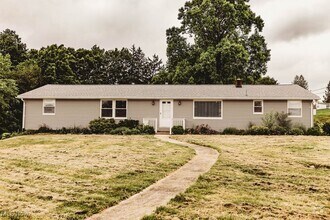 Building Photo - 1330 James Cir