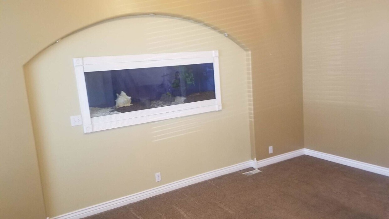 Primary Photo - Great 4 Bed 2 Bath Home
