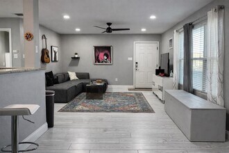 Building Photo - 2450 Ashdale Dr