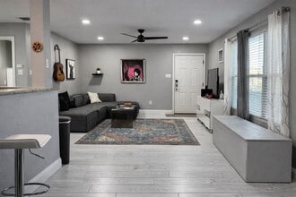 Building Photo - 2450 Ashdale Dr