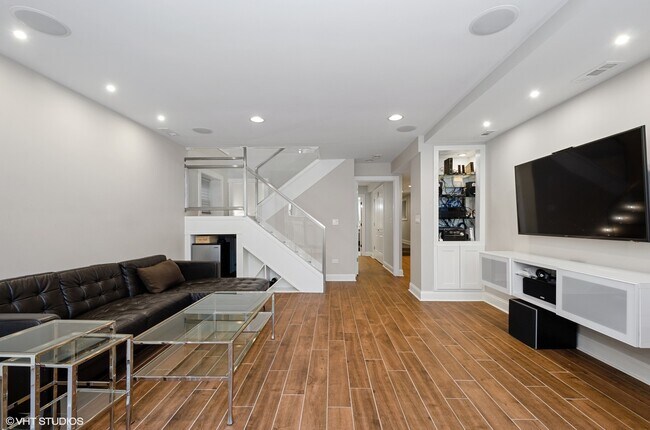 Lower Level space - 510 W Oakdale Ave