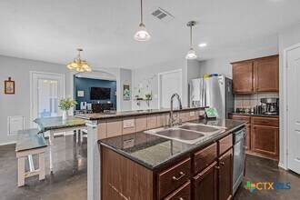 Building Photo - 209 Sugar Maple Ct