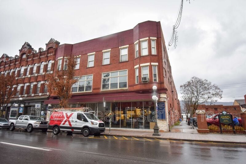 Primary Photo - 1 E Main St