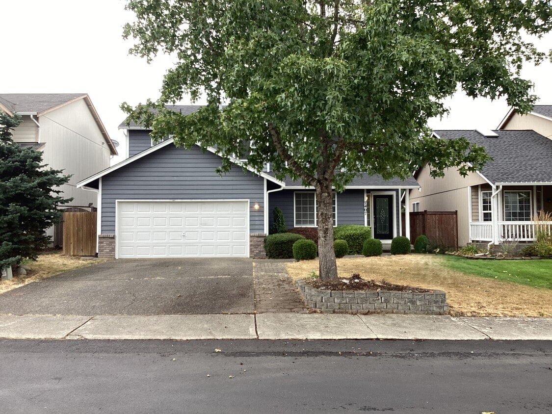 Primary Photo - 7407 195th St E