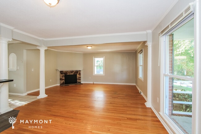 Building Photo - 111 Point Cir