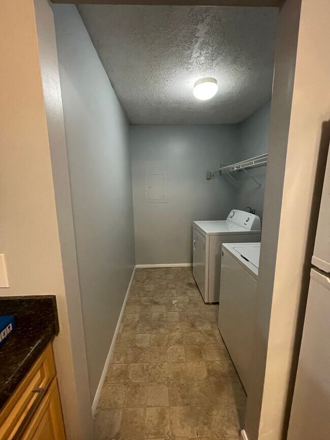 Foto del edificio - NEWPOINTE CONDO