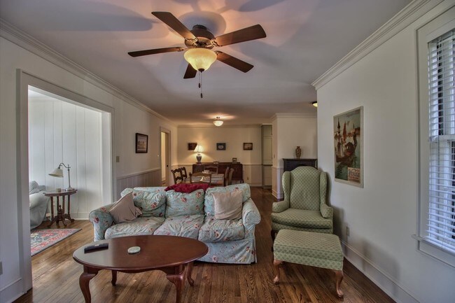 Building Photo - 1563 Fernando Dr