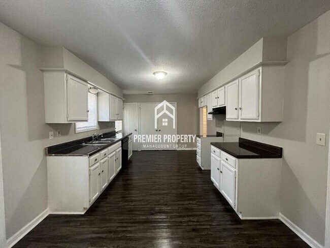 Foto del edificio - 8092 Shallow Glen Trail