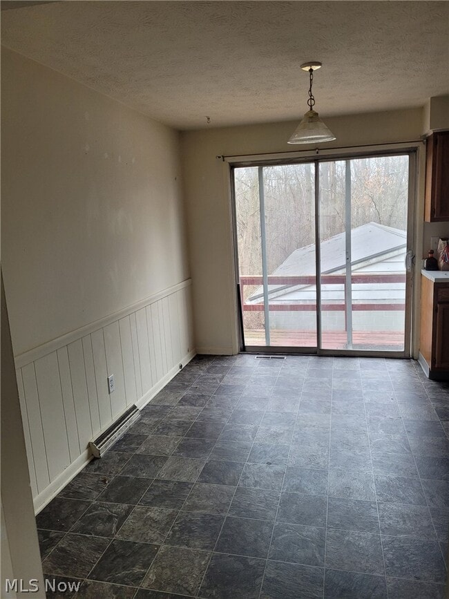 Building Photo - 2781 Thackeray Ave NW