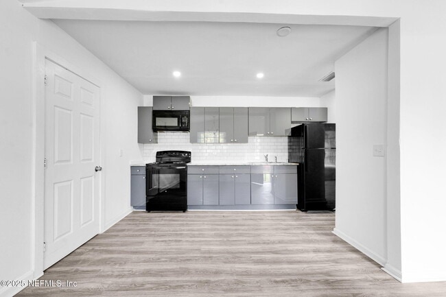 Building Photo - 9155 Sibbald Rd