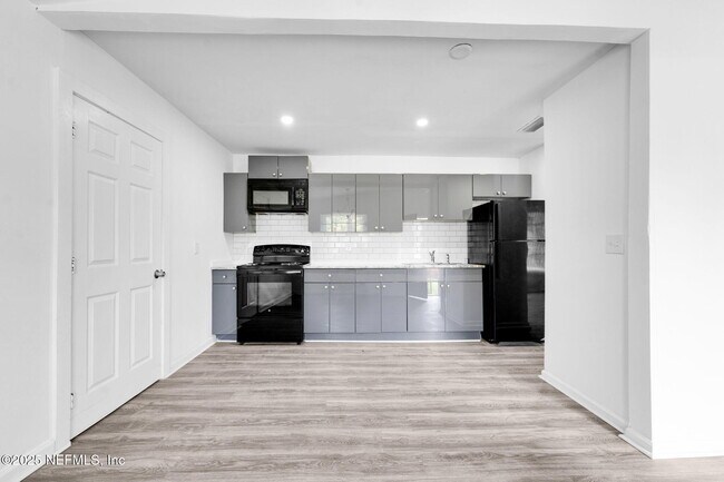 Foto del edificio - 9155 Sibbald Rd