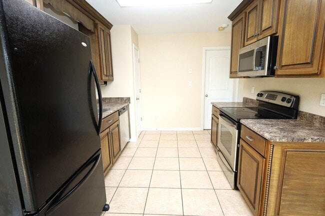 Building Photo - 5307 Vine Dr