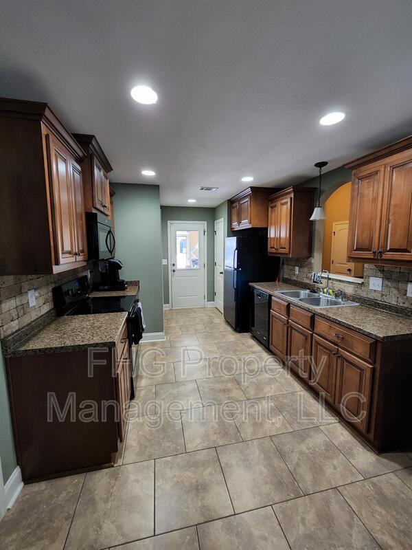 Building Photo - 205 Allington Ct