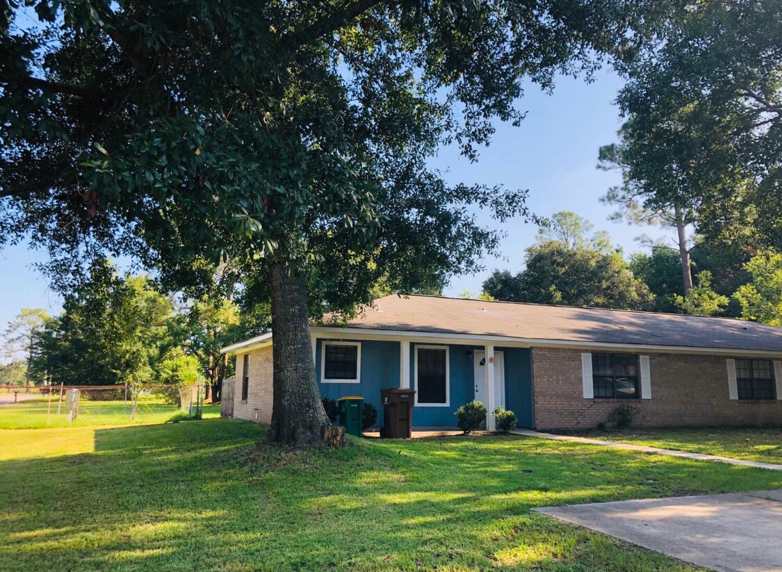 121 Via Don Ray Rd, Long Beach, MS 39560 Townhome Rentals in Long