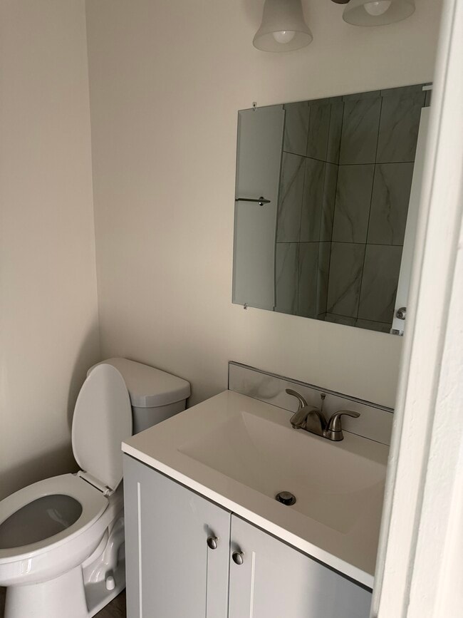 Building Photo - 2750 S Mansfield Ave