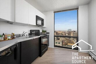 Building Photo - 1120 N La Salle Dr