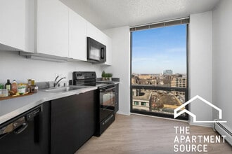 Building Photo - 1120 N La Salle Dr