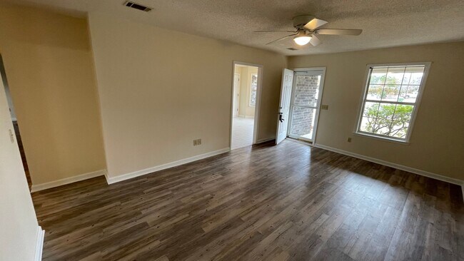 Building Photo - House for Rent