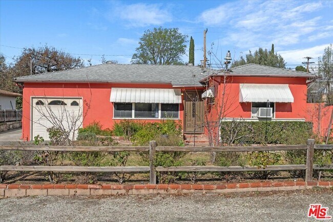 Building Photo - 605 Irving Dr