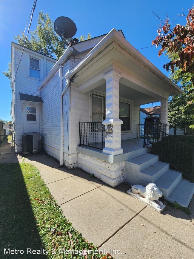 Building Photo - 3 br, 1 bath House - 426 E Brandeis Ave