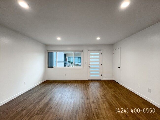 Foto del edificio - 2BD 2BTH - Garage Spot + Shared Laundry