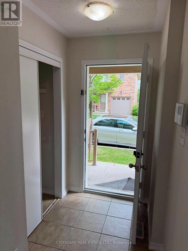Building Photo - 5255 Palmetto Pl