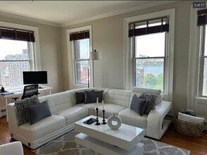 Building Photo - 483 Beacon St