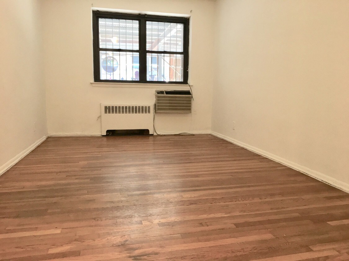 Foto principal - 330 E 72nd St
