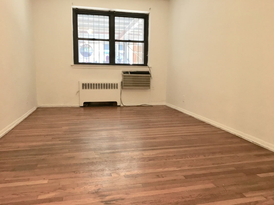 Primary Photo - 330 E 72nd St