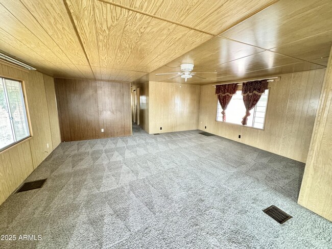 Building Photo - 620 S 93rd St