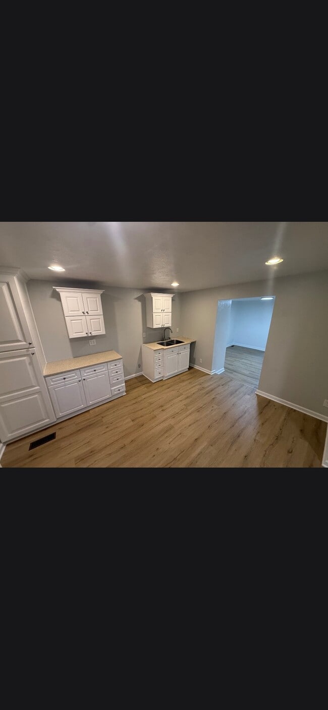 Building Photo - 12 Kuntz St