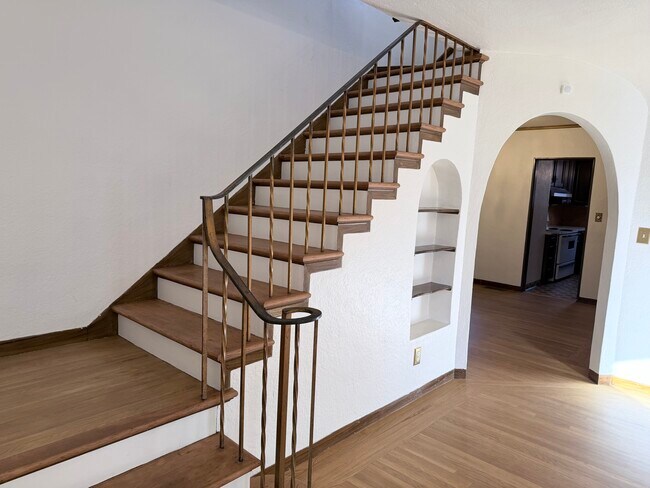 Escaleras - 615 21st St