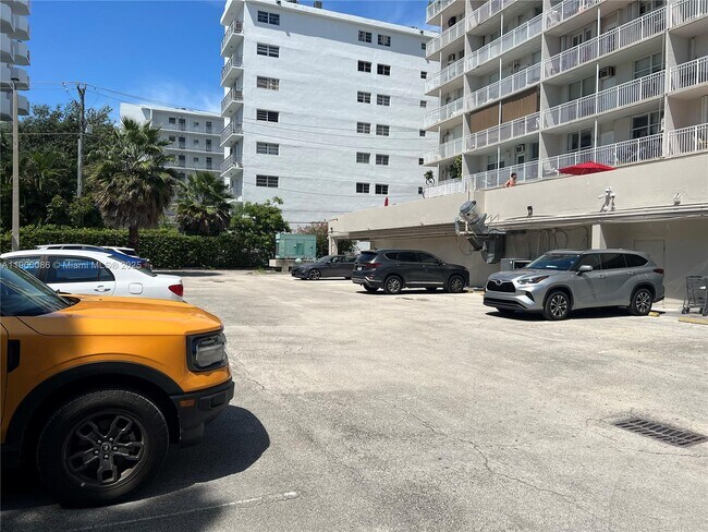 Foto del edificio - 1300 Lincoln Rd