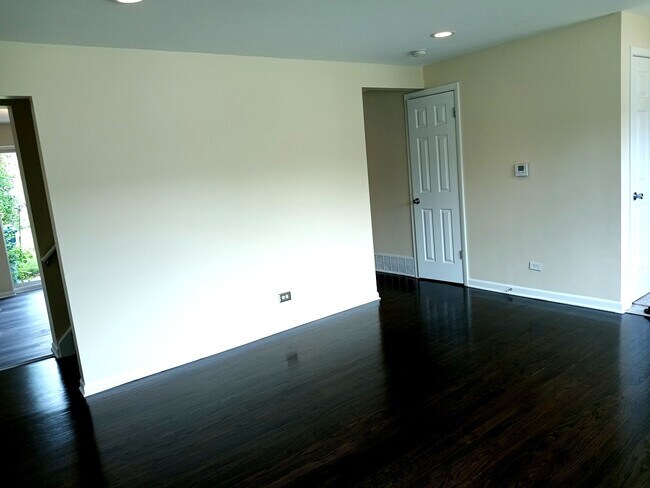 Foto del edificio - 242 S Cherry St