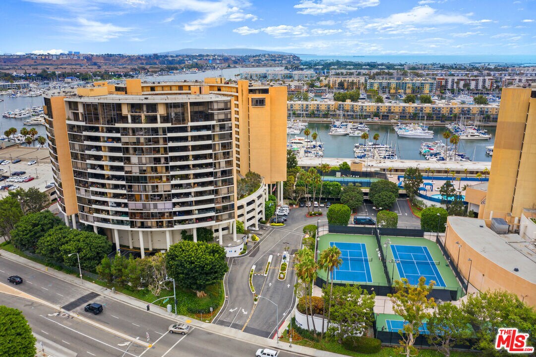 Foto principal - 4335 Marina City Dr