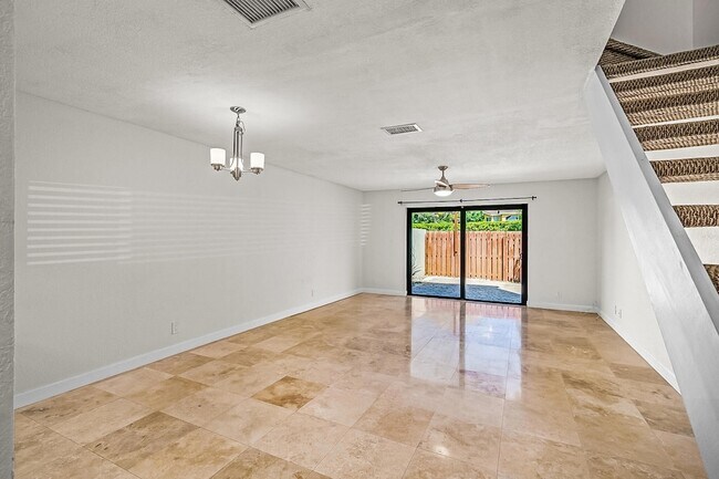 Building Photo - 2700 S Oakland Forest Dr