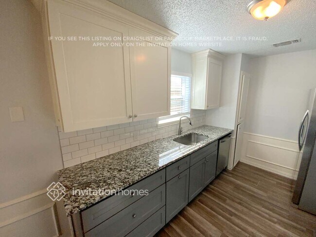 Building Photo - 340 NW Summercrest Blvd