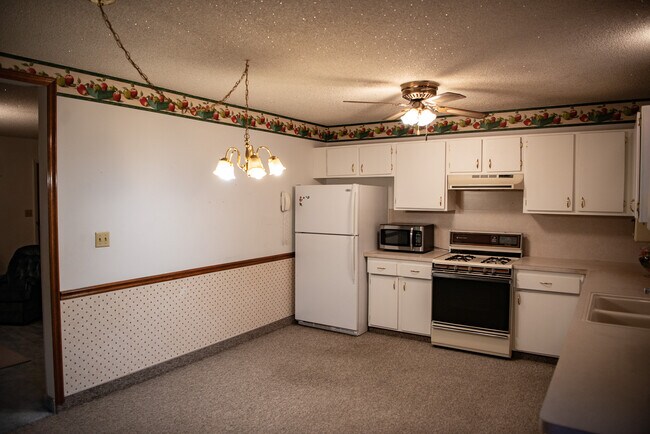 Building Photo - 655 S 850 W