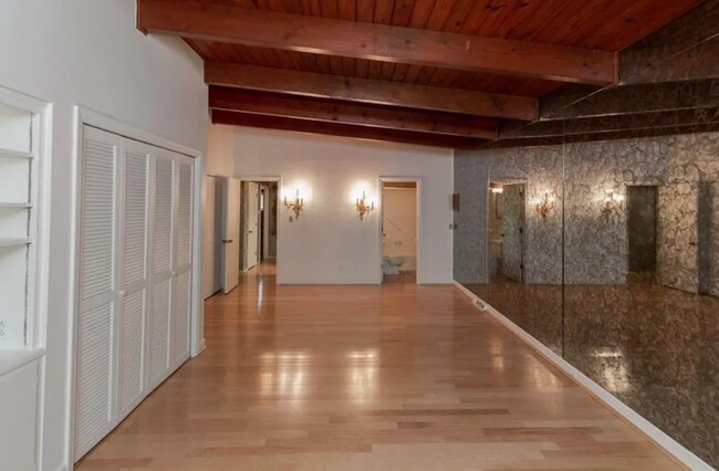 Foto del edificio - 502 W 33rd St