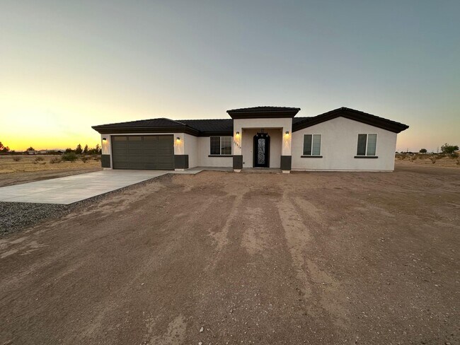 Building Photo - 36824 W Whitton Ave