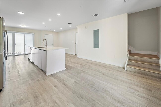 Foto del edificio - 2561 NE 193rd St